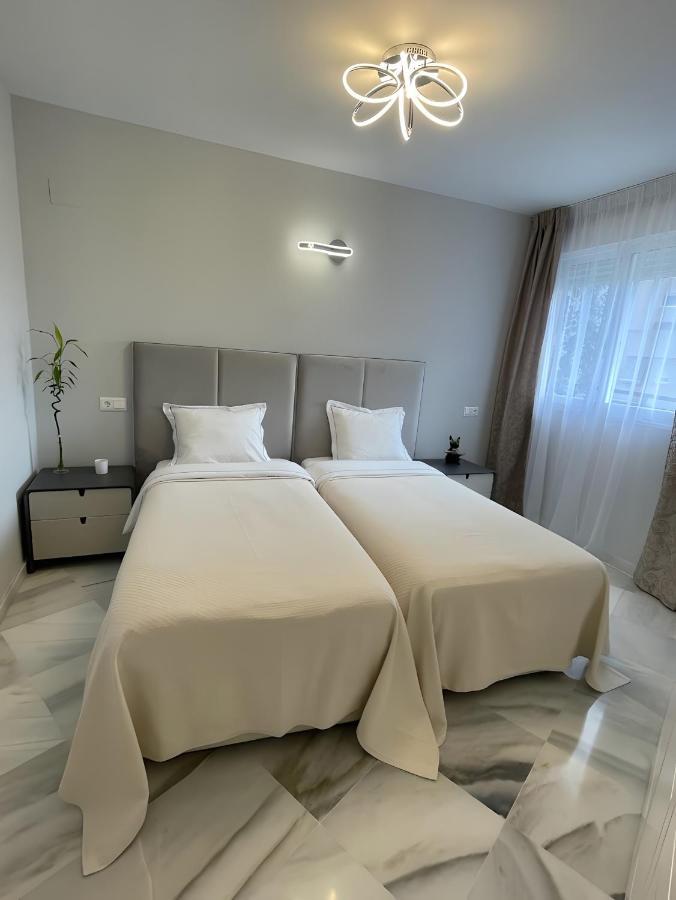 Luxury Apartment Benalmadena First Line Bagian luar foto