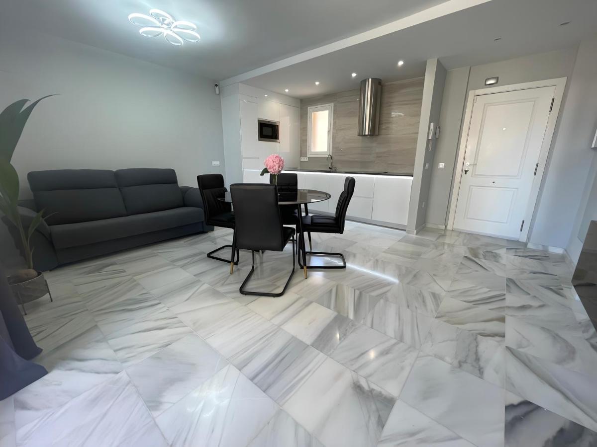 Luxury Apartment Benalmadena First Line Bagian luar foto