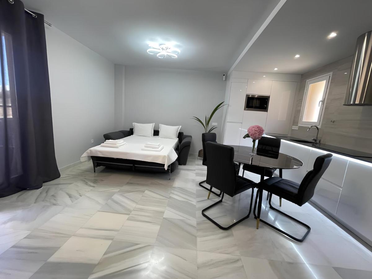 Luxury Apartment Benalmadena First Line Bagian luar foto