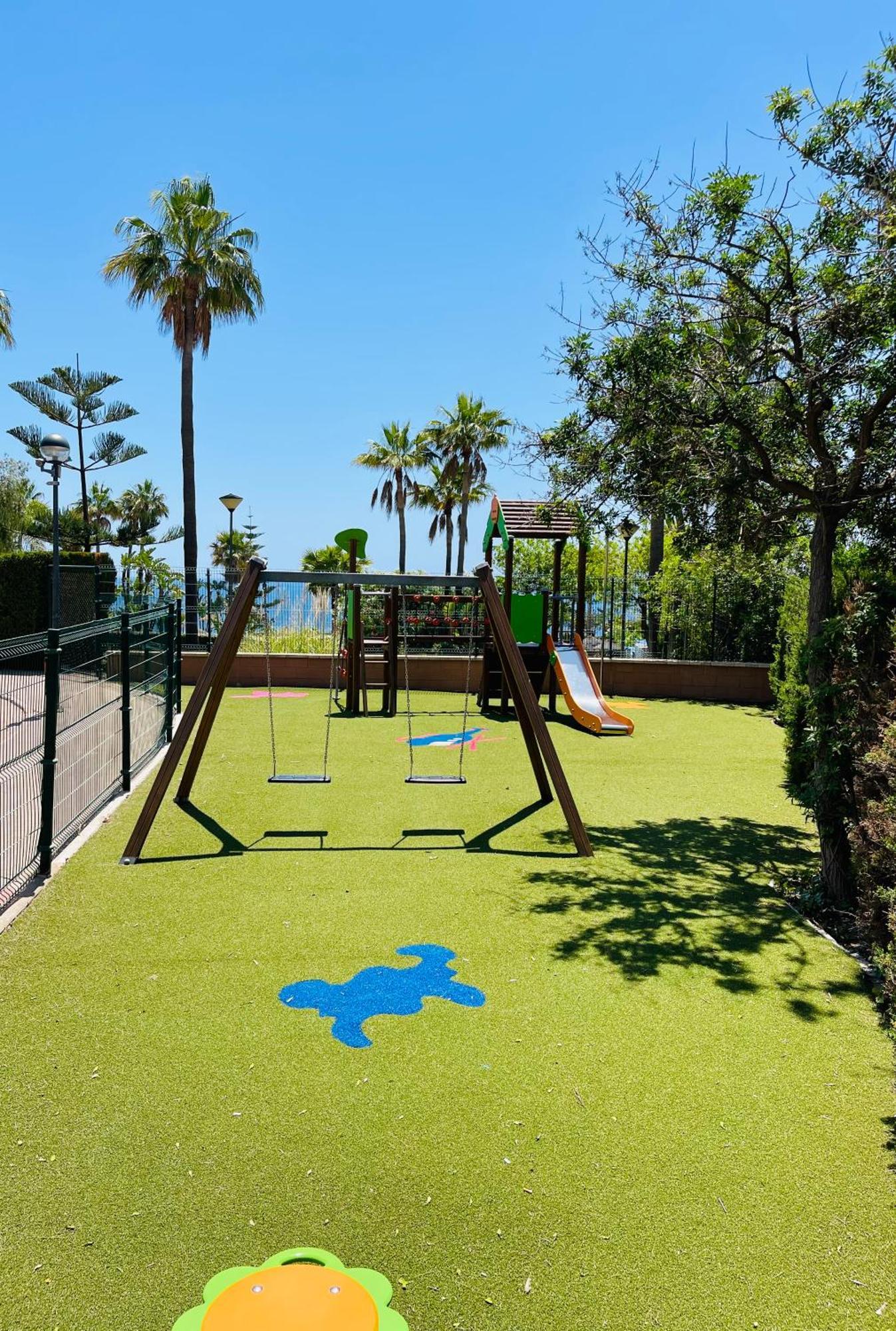 Luxury Apartment Benalmadena First Line Bagian luar foto
